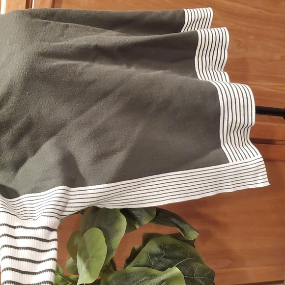 Green poncho sweater - Picture 4 of 4